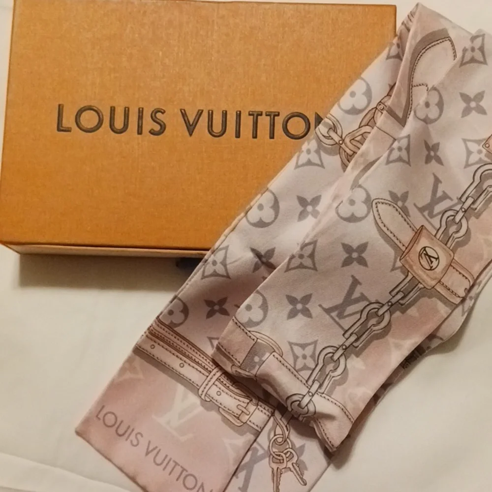 Louis Vuitton monogram bandeau - Picture 7 of 7